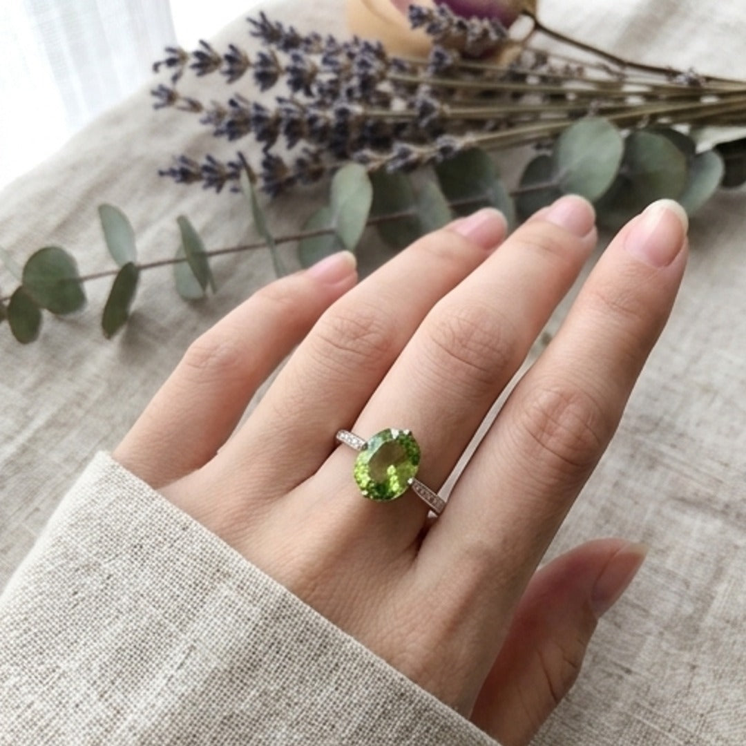 Natural Oval Peridot Ring in 925 Sterling Silver - Elegant Colorful Gemstone Solitaire Jewelry for Women