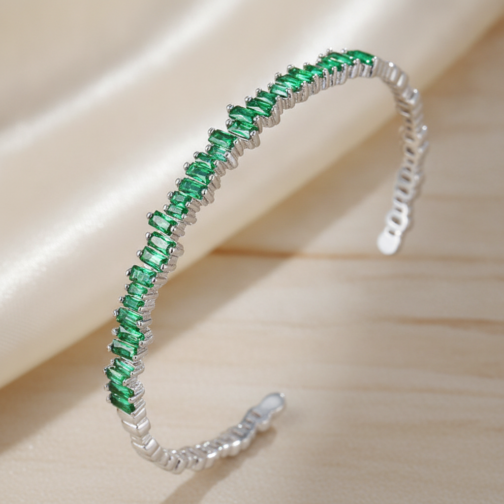 Micro-inlaid Zircon Light Luxury Bracelet for Ladies, in Green