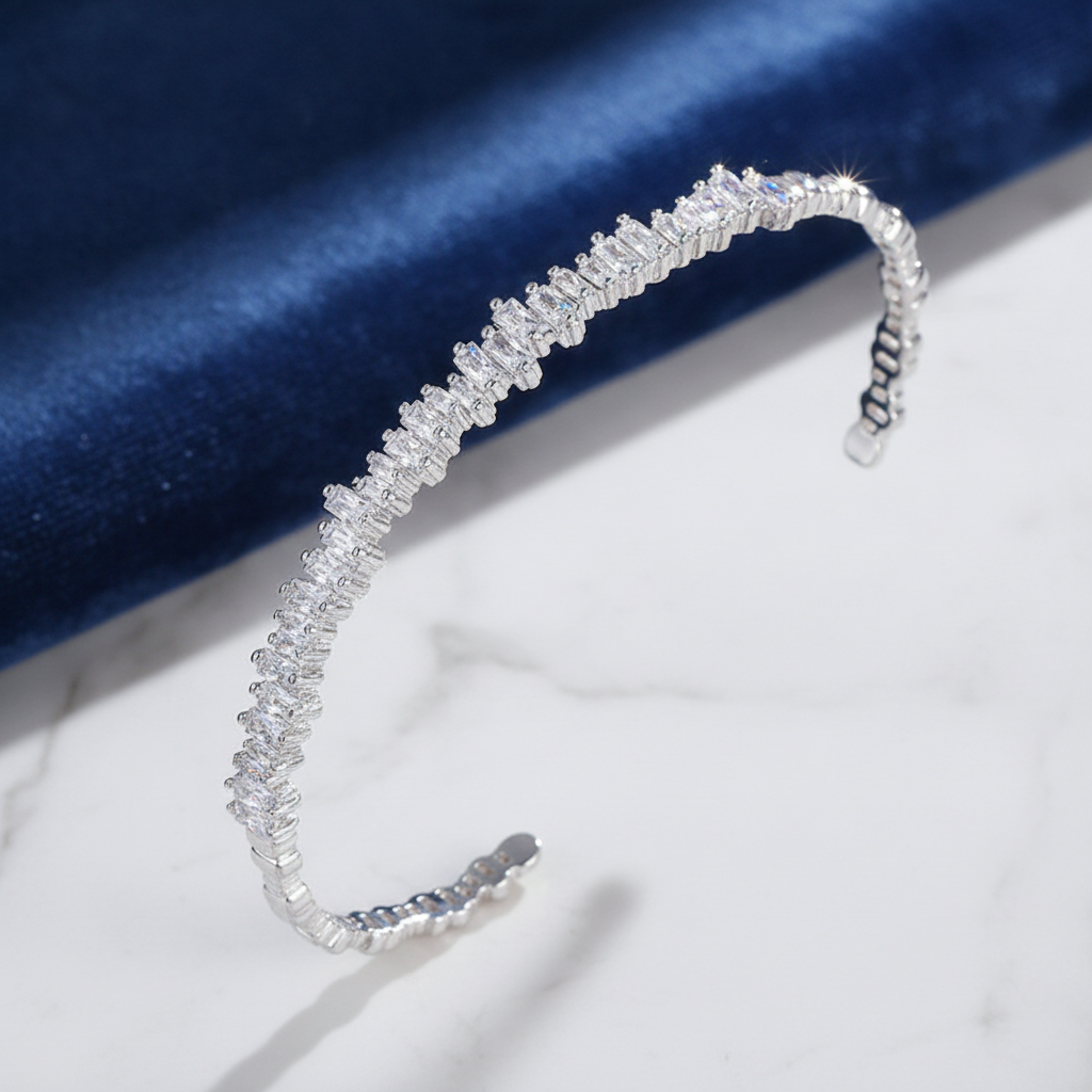 Micro-inlaid Zircon Light Luxury Bracelet for Ladies, in White