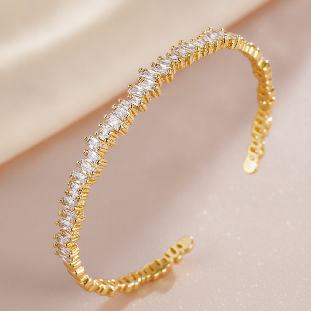 Micro-inlaid Zircon Light Luxury Bracelet for Ladies, in Gold