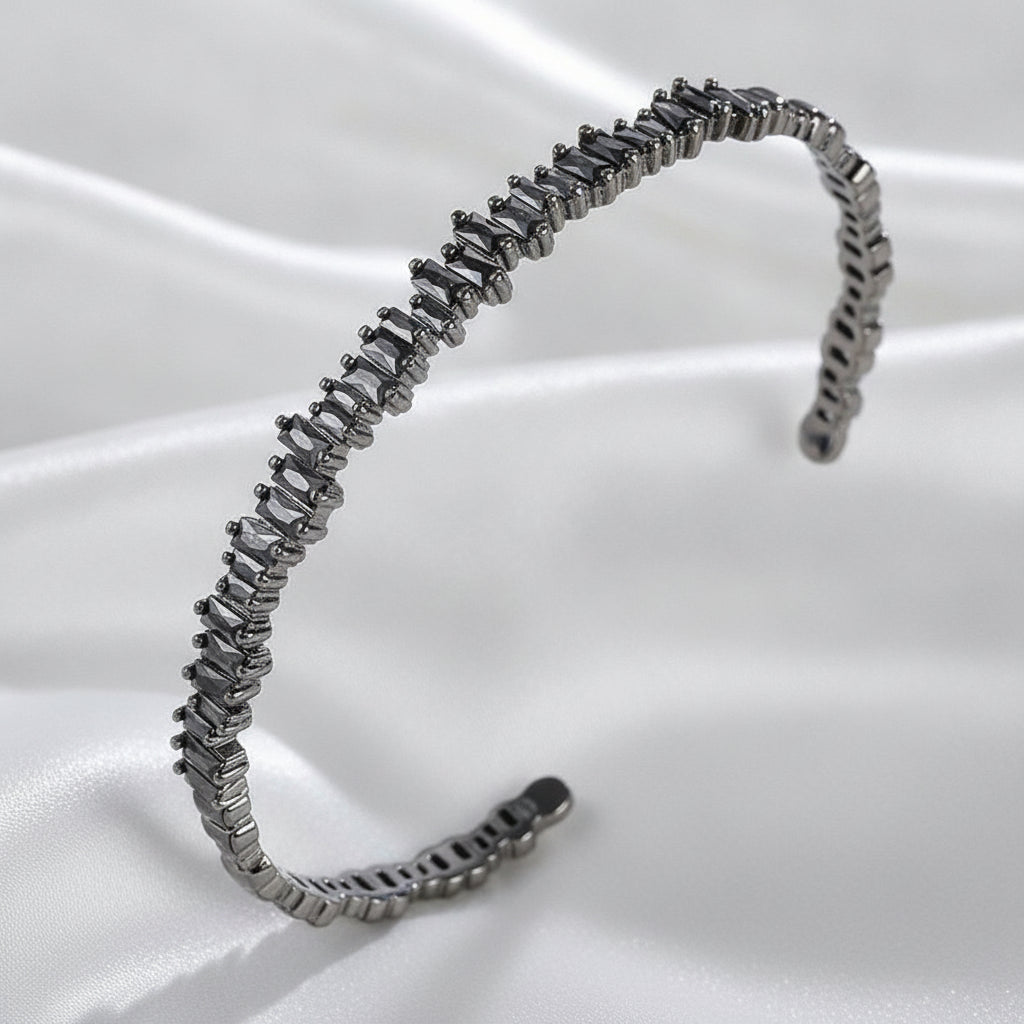 Micro-inlaid Zircon Light Luxury Bracelet for Ladies, in Black