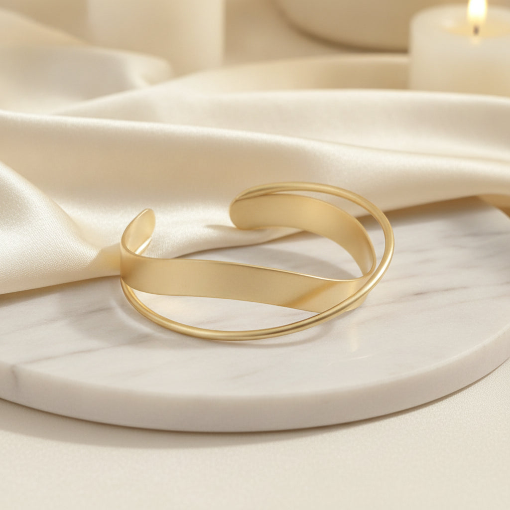 Women's Fashion Everyday Simple Normcore Understated Matte Electroplated Copper Bracelet, in Matte Golden