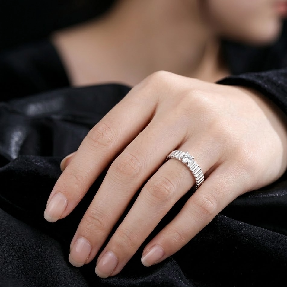 The Genevieve Vintage Moissanite Ring | High-Polish S925 Sterling Silver