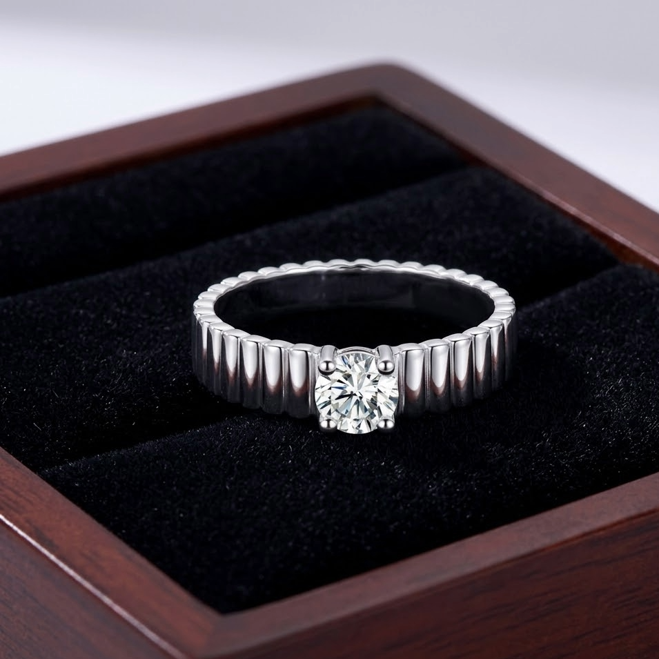 The Genevieve Vintage Moissanite Ring | High-Polish S925 Sterling Silver
