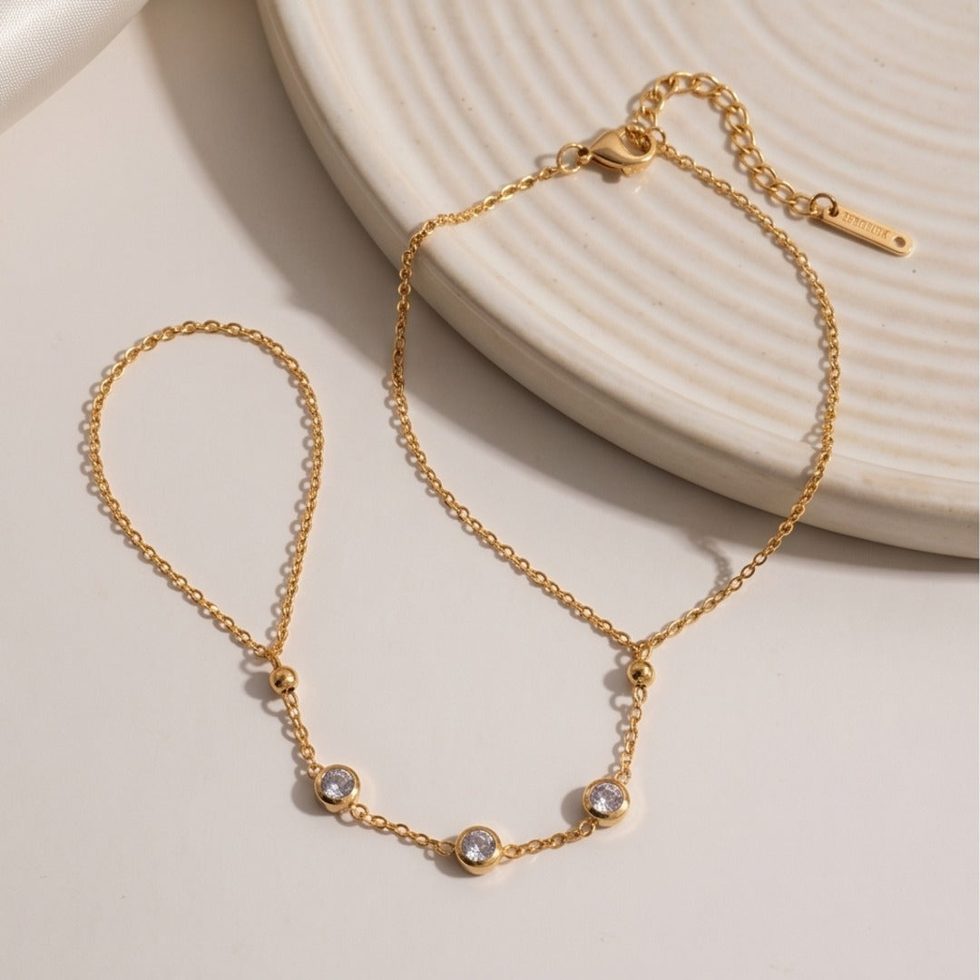 Exquisite Geometric Stainless Steel Finger Chain Bracelet - Trendy Diamond-Treated Hand Chain for Women