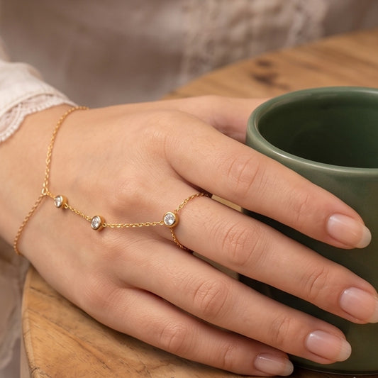 Exquisite Geometric Stainless Steel Finger Chain Bracelet - Trendy Diamond-Treated Hand Chain for Women