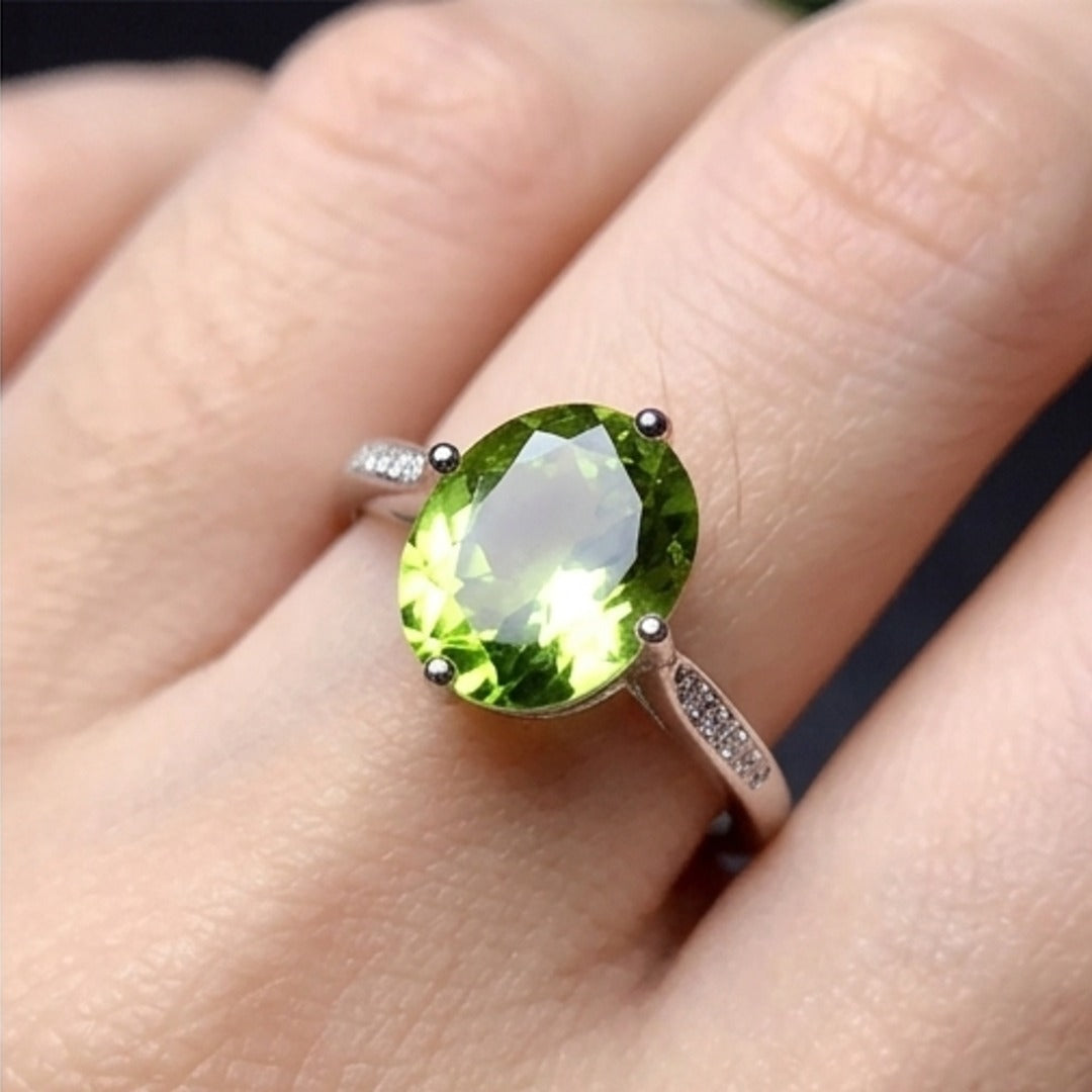 Natural Oval Peridot Ring in 925 Sterling Silver - Elegant Colorful Gemstone Solitaire Jewelry for Women