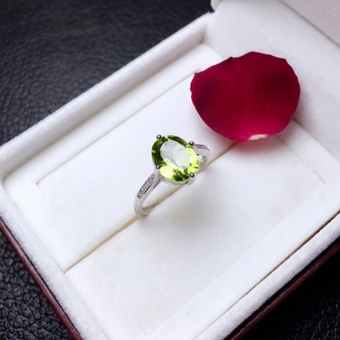 Natural Oval Peridot Ring in 925 Sterling Silver - Elegant Colorful Gemstone Solitaire Jewelry for Women
